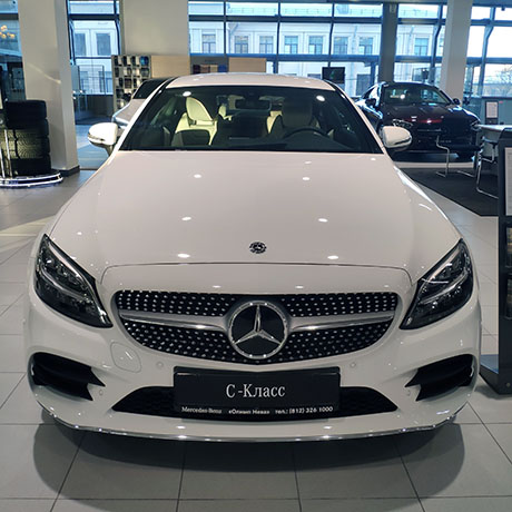 Mercedes Benz C-Class спереди